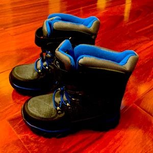 Snow boots for boys. Worn once